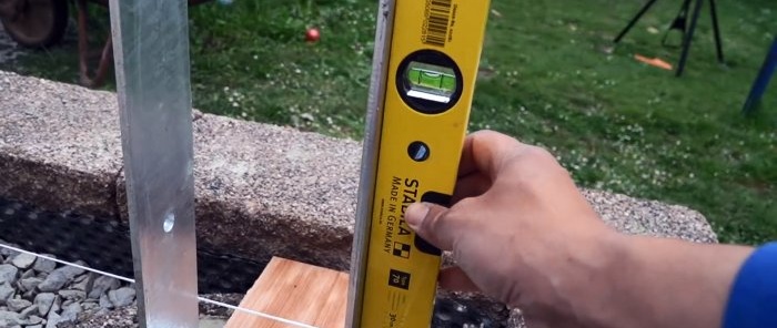 Comment installer en toute sécurité des poteaux pour une terrasse en bois rond de travers