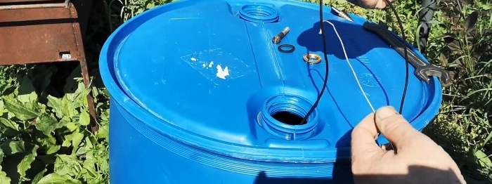 Sådan installeres en vandhane i enhver beholder med en smal hals