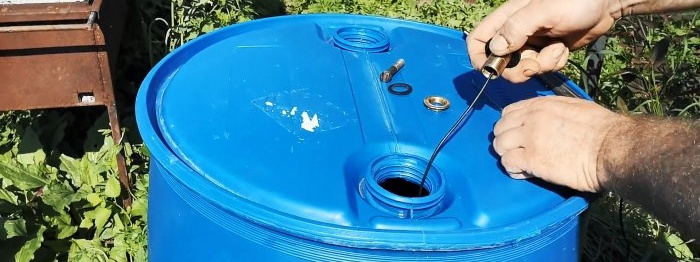 Sådan installeres en vandhane i enhver beholder med en smal hals