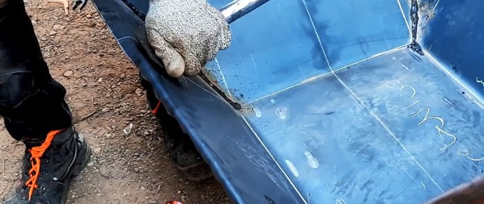 Comment fabriquer un corps de brouette de jardin à partir d'une seule feuille