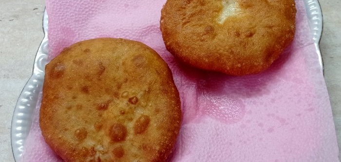 Minuto Belyashi sobre masa choux con levadura