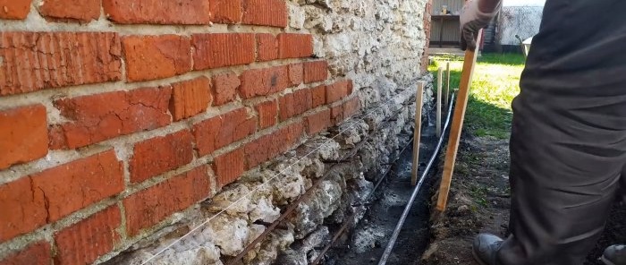 Un modo economico per riparare un muro rotto rafforzando al tempo stesso le fondamenta