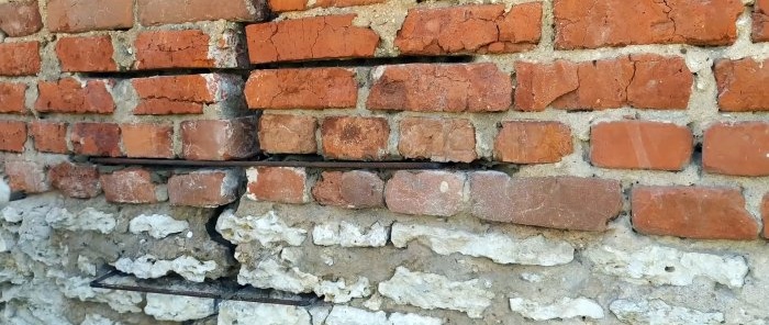 Un modo economico per riparare un muro rotto rafforzando al tempo stesso le fondamenta