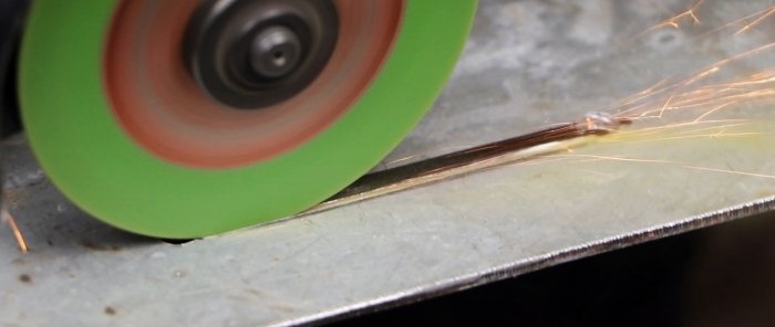 Cómo hacer una sierra circular manual y una cortadora transversal 2 en 1 a partir de una amoladora angular