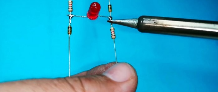 Indicateur de charge de batterie faible sans transistors avec un seuil de réponse clair