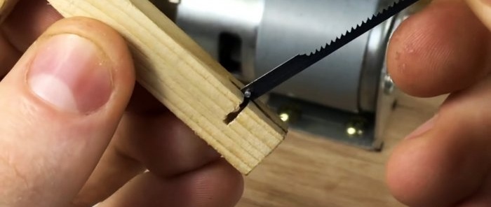 Cara membuat jigsaw mini 12V daripada kayu