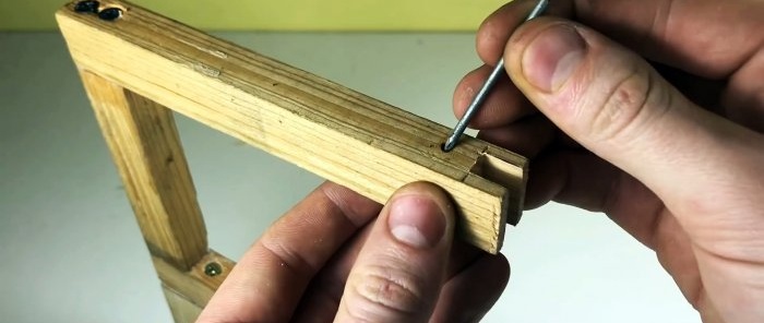 How to make a 12V mini jigsaw from wood