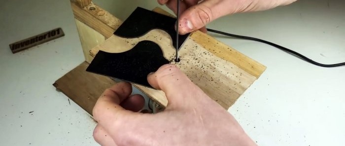 كيفية صنع منشار صغير 12 فولت من الخشب