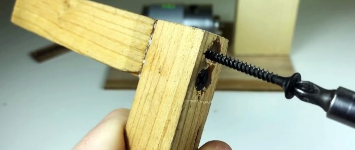 Kako napraviti mini ubodnu pilu od 12V od drveta
