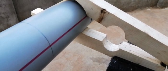 جهاز بسيط محلي الصنع لقطع الأنابيب البلاستيكية