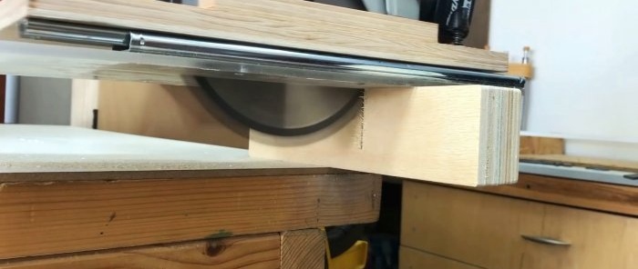 Cách làm cỗ xe đơn giản để thực hiện những đường cắt hoàn hảo bằng cưa đĩa thủ công