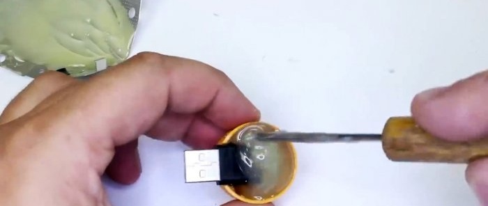 Hur man gör en flash-enhet med ett kombinationslås