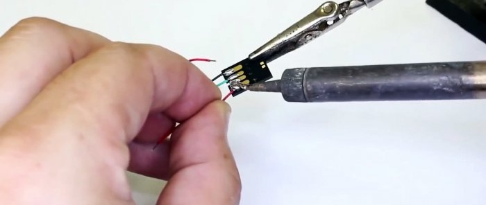 How to make a flash drive with a combination lock