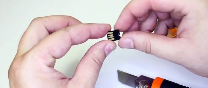 Kā izveidot zibatmiņas disku ar kombinēto slēdzeni