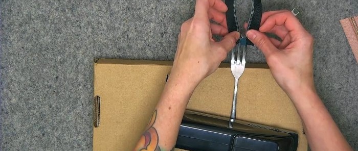 How to wind a zipper slider using a fork without any hassle