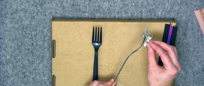 Sådan vikler du en lynlåsskyder med en gaffel uden besvær