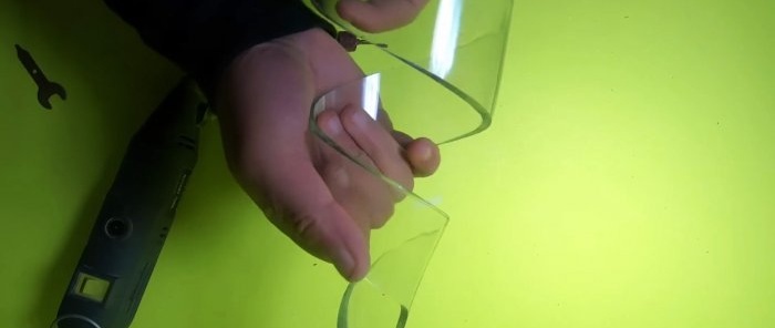 Как да изрежете стъклена бутилка в спирала