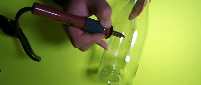 Hoe je een glazen fles in een spiraal snijdt