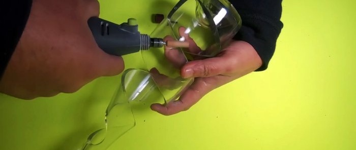 Cách cắt chai thủy tinh theo hình xoắn ốc