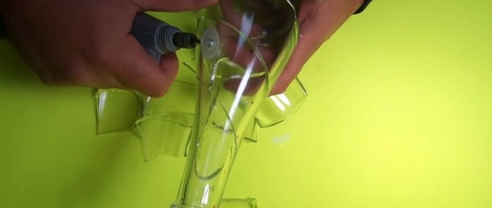 كيفية قطع زجاجة زجاجية في دوامة