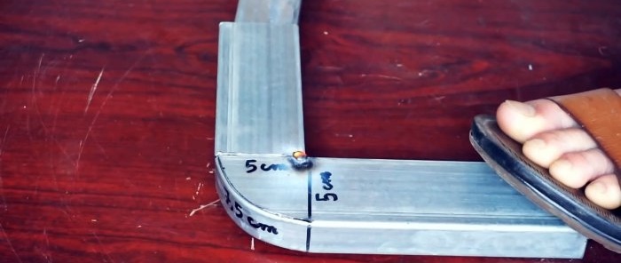 Cum se sudează o țeavă cu un colț rotunjit la 90 de grade