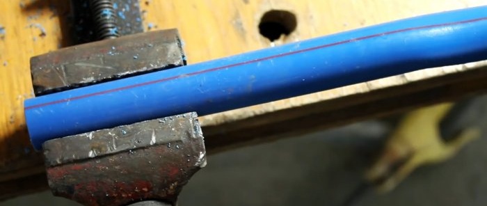 Cómo hacer una manguera delgada con un tubo de PP para conectar tuberías