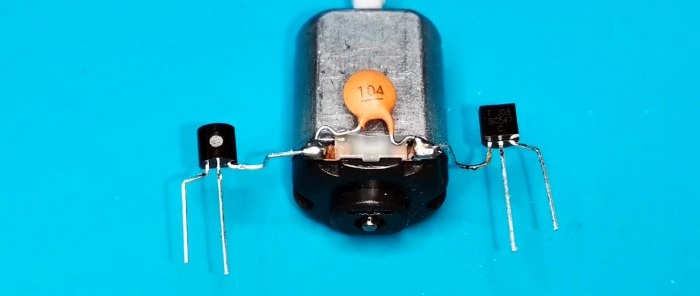 Esquema de control reversible de un motor eléctrico con dos botones de reloj.