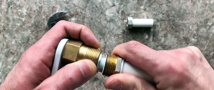 Cómo hacer usted mismo fácilmente una conexión americana a partir de restos de tuberías de PP