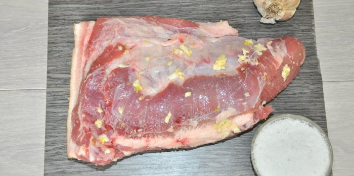 Cómo cocinar manteca de cerdo ahumada sin ahumador en el horno.