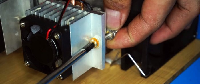 Πώς να φτιάξετε μια παγομηχανή με τα χέρια σας