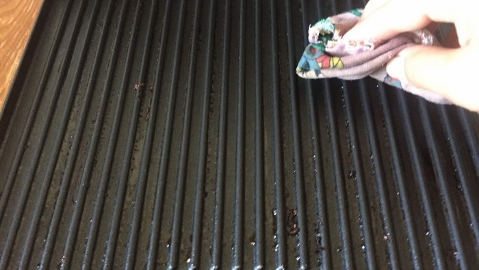 Advice on how to quickly and easily clean an electric grill