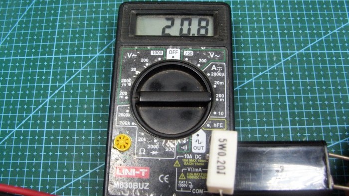 Een handig opzetstuk voor een multimeter voor het meten van weerstanden met lage weerstand