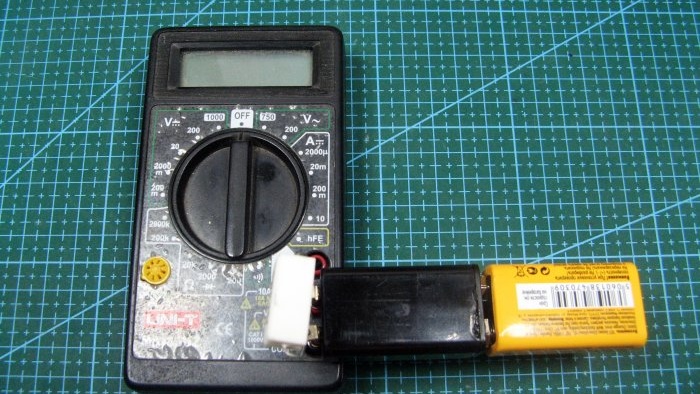 Een handig opzetstuk voor een multimeter voor het meten van weerstanden met lage weerstand