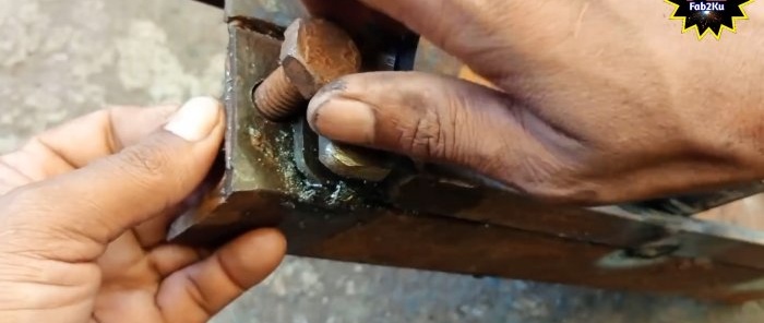 Cómo hacer un dispositivo para doblar una tira de acero en un círculo en un borde