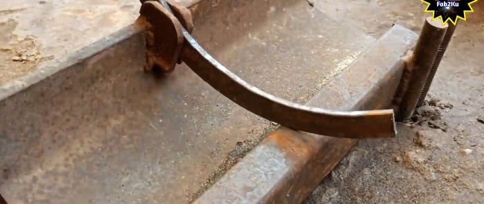 Hvordan lage en enhet for å bøye en stålstrimmel til en sirkel på en kant