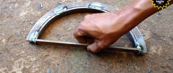 Comment fabriquer un dispositif pour plier une bande d'acier en cercle sur un bord