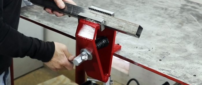 Hvordan lage den enkleste tilpassede benk skrustikken