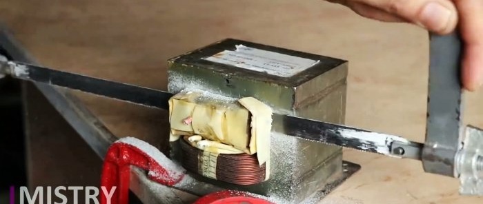 Cum să faci un aparat de sudură prin puncte dintr-un transformator vechi cu microunde