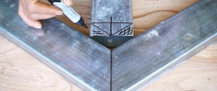 Cómo marcar los extremos de los tubos perfilados para cortarlos en diferentes ángulos y su posterior conexión.