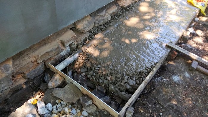 DIY betonová slepá oblast kolem domu