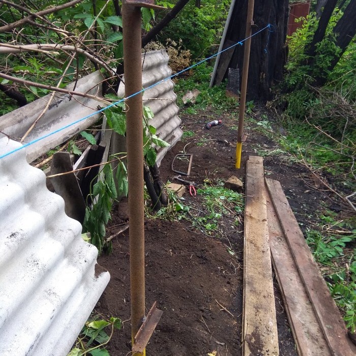 Comment construire une clôture à partir de vieilles ardoises