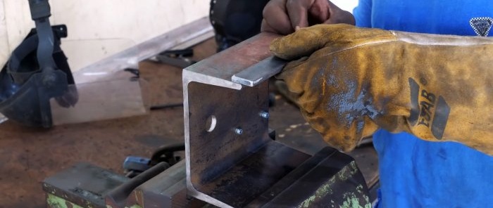 Kako napraviti tokarski stroj za drvo od kutne brusilice