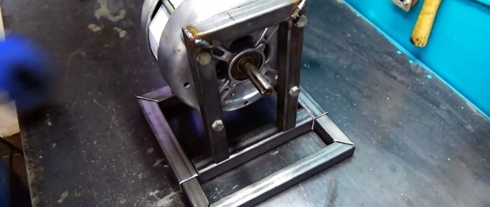 كيفية صنع آلة طحن من محرك متجرد قديم