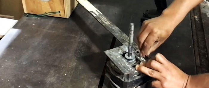 Wie man einen Bandschleifer auf Basis eines Waschmaschinenmotors herstellt