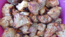 Kebab especialment tendre sucat amb llet i marinat amb suc de llimona