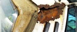 Como reparar a corrosão da carroceria de um carro sem soldar