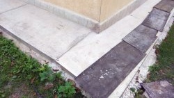 DIY betonnen blinde ruimte rond het huis