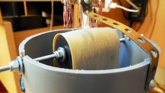 كيفية صنع مولد فان دي غراف من الأنابيب البلاستيكية