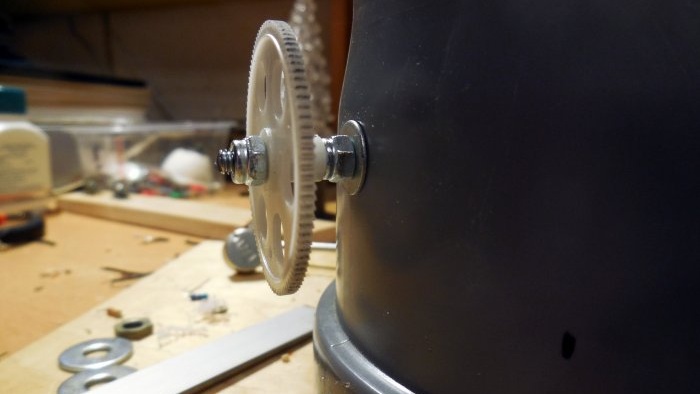 Kako napraviti Van de Graaffov generator od PVC cijevi