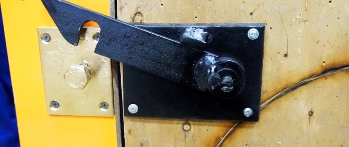 Hvordan lage en lås på en dør med en hemmelig lås